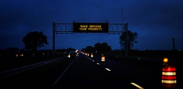 A sign over a road at night

AI-generated content may be incorrect.